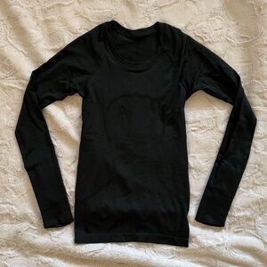 Lululemon Swiftly Tech Long Sleeve Shirt 2.0 Hip length. Size 2